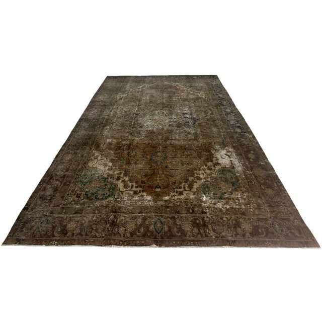 Vintage rug | Size: 338 x 238 cm | Material: Hand-knotted wool | Knot density: High-quality workmanship | Condition: Very...
