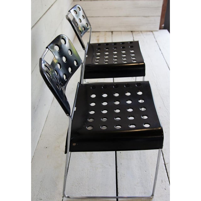 These 9 chairs were designed in 1970 by Rodney Kinsman for Bieffeplast. They were made of curved steel rod and galvanized...