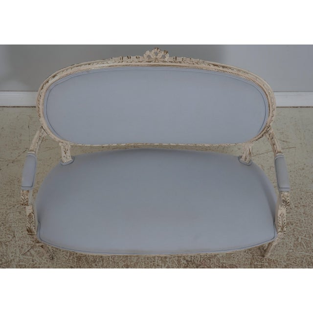 French French Louis XVI Style Blue & White Oval Back Settee For Sale - Image 3 of 18