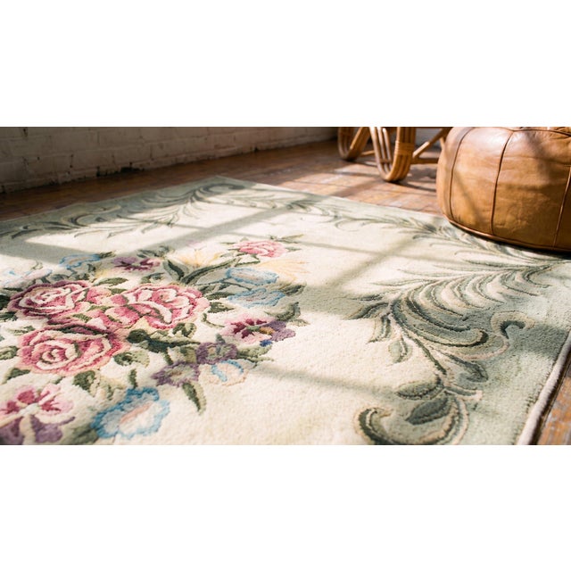 1930s Beige Floral Medallion Hank Knotted Pile Antique American Hooked Rug 3'0" X 5'1" Wool Carpet For Sale In New York - Image 6 of 7