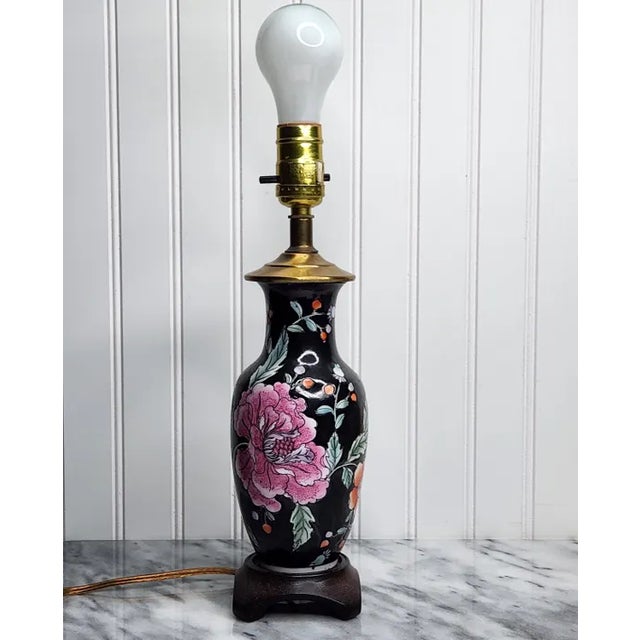 1970s Vintage Famille Noire Black Floral Porcelain Chinoiserie Small Leviton Table Lamp Hong Kong For Sale - Image 5 of 13