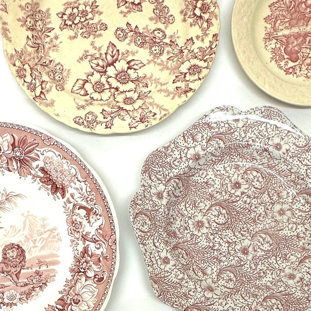 Red and white plate curation, group of 5. This curated collection features five decorative plates in varied sizes and...