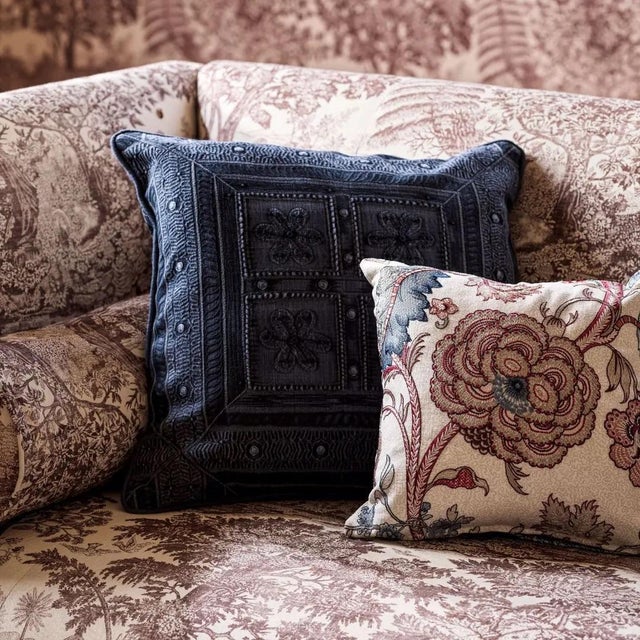 Traditional Sanderson Highgrove Toile Fabric in Gritstone For Sale - Image 3 of 4