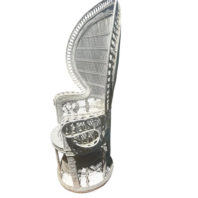 1970s Vintage White King Emmanuel Wicker Peacock Boho Fan Chair 1960”s For Sale - Image 5 of 7