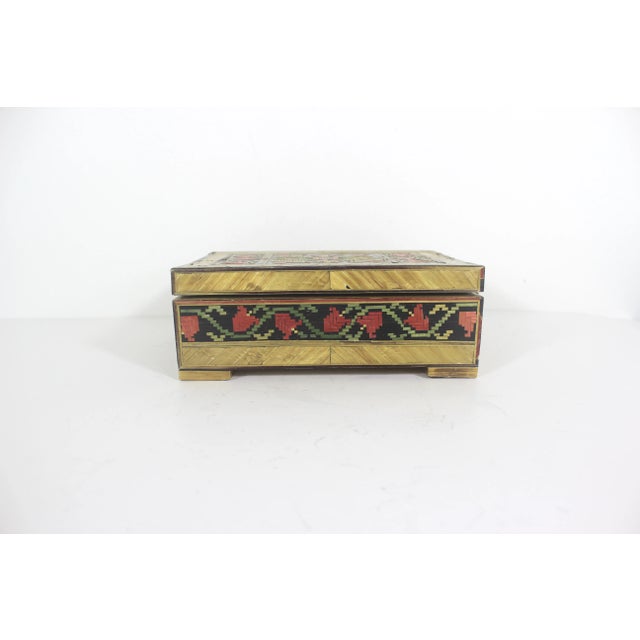 Early 20th Century Vintage Straw Marquetry Jewelry Box Trinket Stash Intricate Detail For Sale - Image 5 of 12