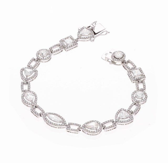 2020s 6.45 Ct Natural Trillion, Square , Round & Marquise Shape Diamond Bracelet 18kg For Sale - Image 5 of 8
