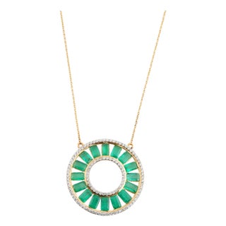 Natural Emerald diamond Chain pendant in 18k gold For Sale
