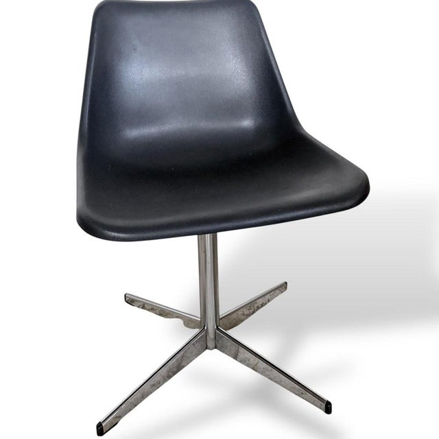 Plastic Vintage Swivel Chair with Black Shell and Chrome Base by Robin and Lucienne Day, 1960s For Sale - Image 7 of 9