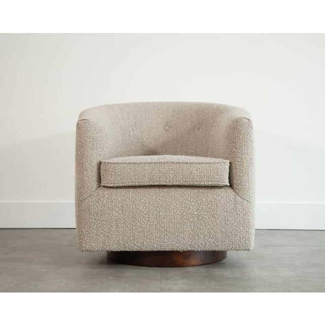 Edward Wormley for Dunbar Swivel Chairs in Mahogany and Taupe Boucle, C. 1950s For Sale In New York - Image 6 of 9