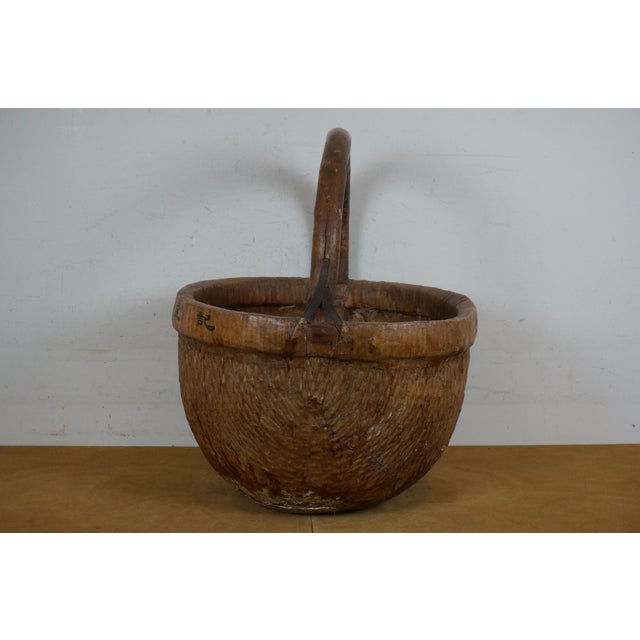 Mid 20th Century Vintage Chinese Hand Woven Farmers Willow Rice Gathering Basket Bentwood Handle For Sale - Image 4 of 11
