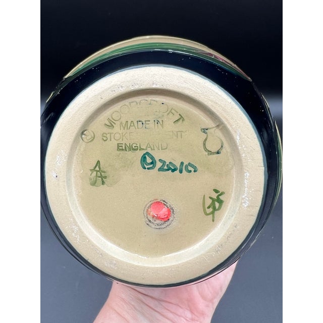 Stunning Moorcroft Pottery Vase 7” From 2010 For Sale In Washington DC - Image 6 of 7