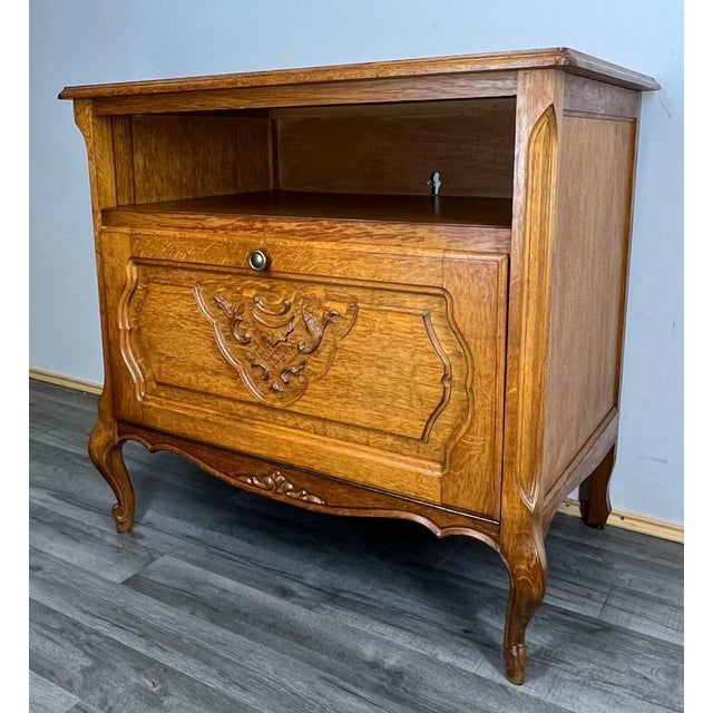 French Louis XIV Chest of Drawers For Sale - Image 8 of 15