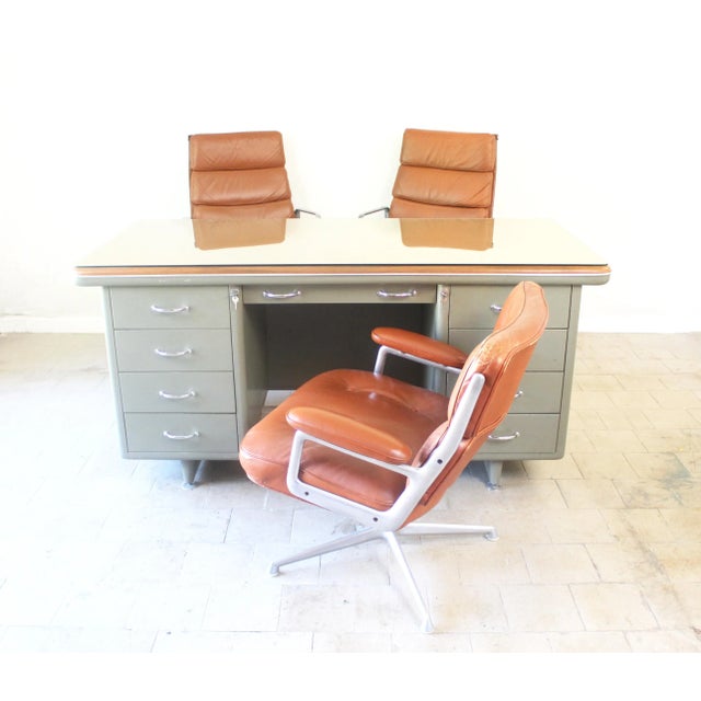 Vintage Steel and Leather Industrial Desk, 1940s, in Very Good conditions. Designed 1920 to 1949