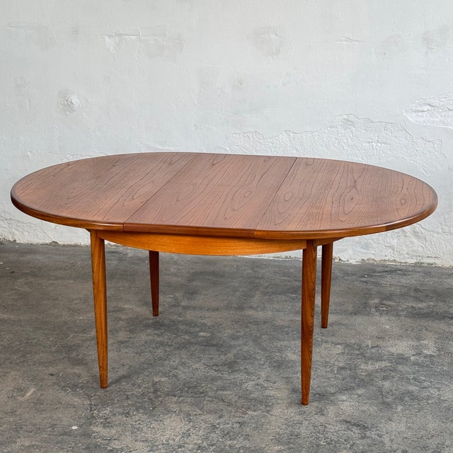 Round Extending Dining Table in Teak from G-Plan, 1970s For Sale - Image 4 of 13