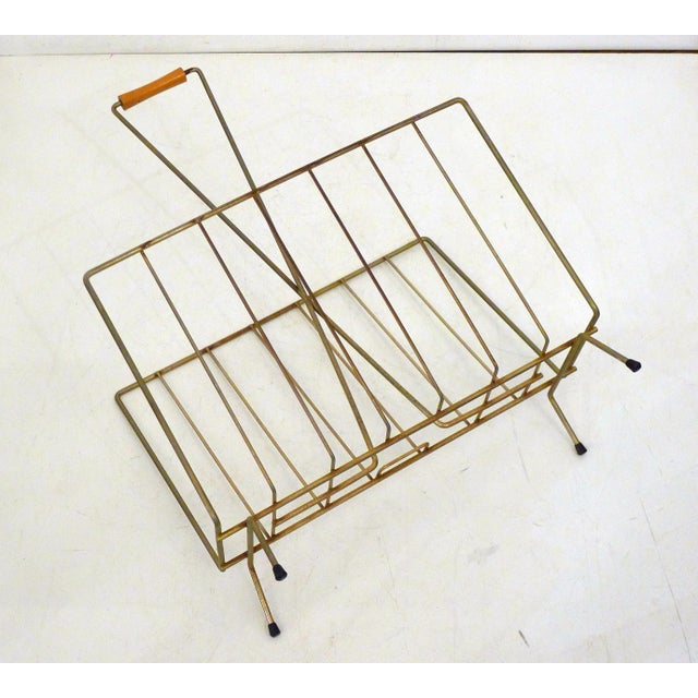1960s Mid-Century Modern Magazine Rack in Gilt Metal and Wooden Handle, 1950s For Sale - Image 5 of 13