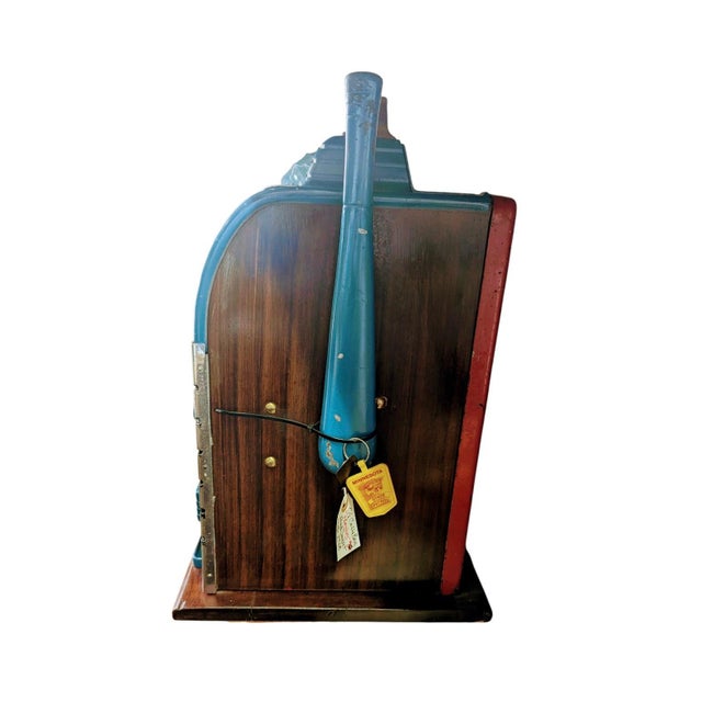 This is a vintage slot machine , likely a Caille Cadet, this is antique coin operate gamblin machine of 5 ¢. The Caille...