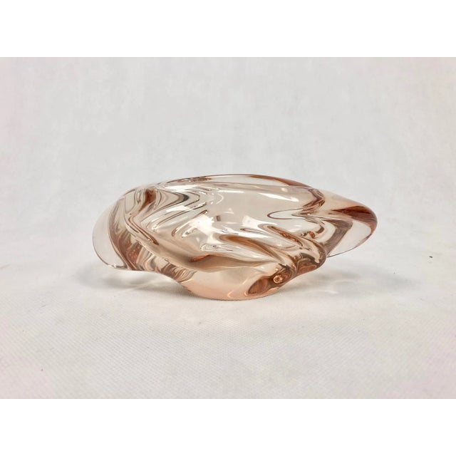 Mid-Century Modern Glass Ashtray in Rose by Rudolf Beránek for Skrdlovice, 1960s For Sale - Image 3 of 9
