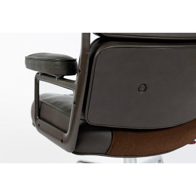 Eames Time Life Executive Lobby Chair for Herman Miller, Gray Leather Office Desk Chair, 1988 For Sale - Image 17 of 18