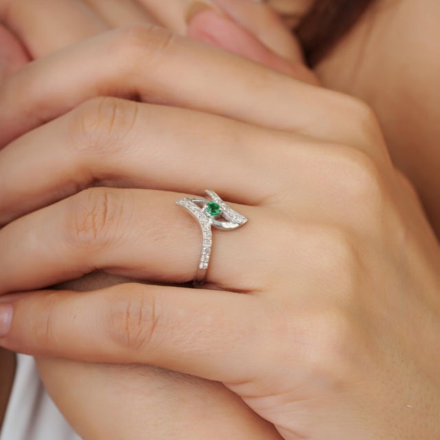 Emerald Eye Motif Natural Emerald & Diamond Pavé Set Crossover Cocktail Ring Size 8 For Sale - Image 8 of 13