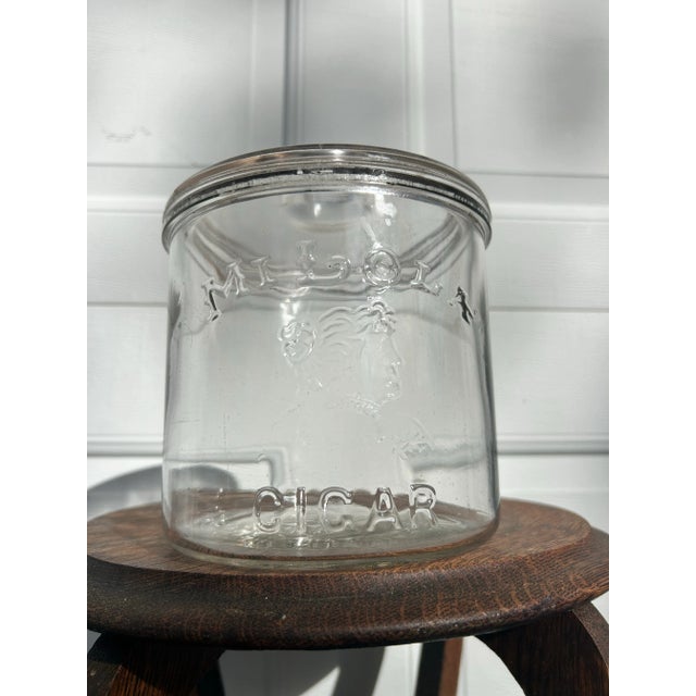 Milwaukee's Mi Lola Cigar Company appears to have operated from the late nineteenth century up until the Depression era....