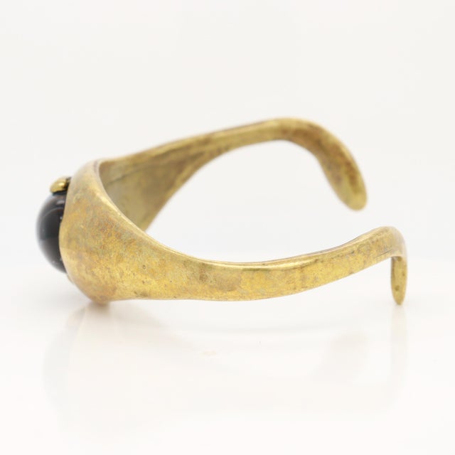 Signed Mid-Century Stephen Burr Brutalist Cast Brass & Agate Cabochon Bracelet For Sale In Philadelphia - Image 6 of 11