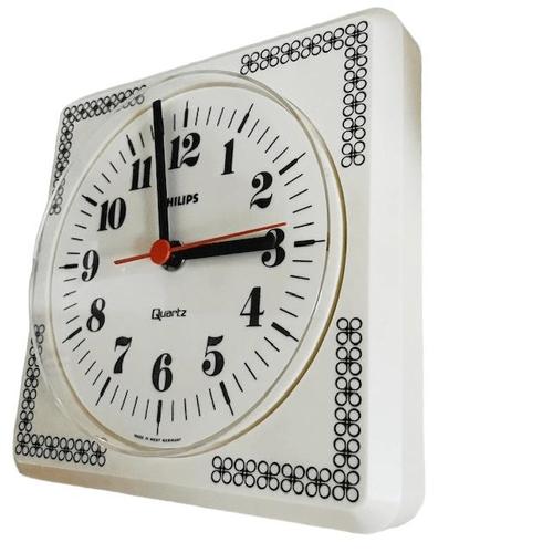 Vintage Cream Kitchen White Wall Clock from Philips, 1980s For Sale - Image 3 of 5