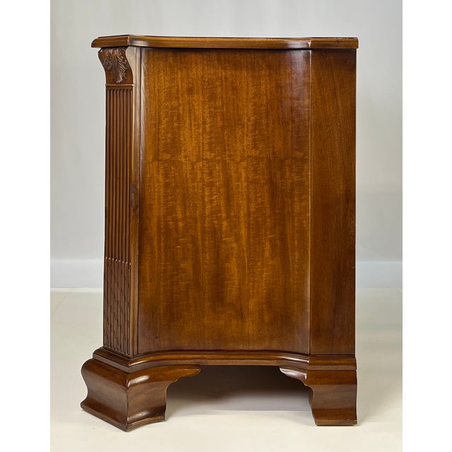 Late 20th Century Late 20th Century EJ Victor Mahogany Serpentine Bachelor's Chest With Brushing Slide For Sale - Image 5 of 17