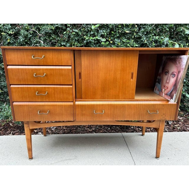 Mid-Century Modern Mid Century Modern Sideboard/Credenza by Nathan For Sale - Image 3 of 17
