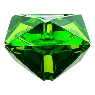 Vintage Art Deco Green Uranium Glass Faceted Ashtray by Moser, Czechoslovakia, 1930 For Sale