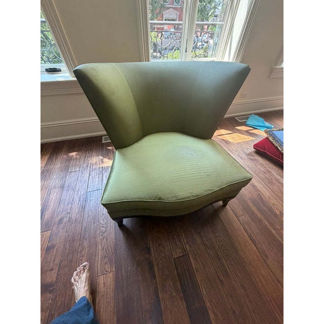 Donghia Sculptural Lounge Chair – Curved Modern Silhouette in Emerald Upholstery For Sale - Image 9 of 10