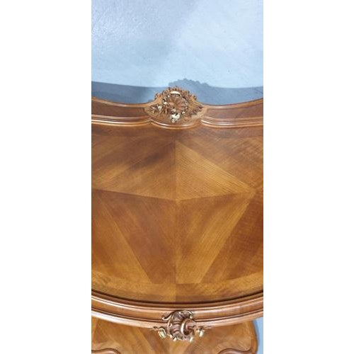 French Walnut and Parcel Gilt Bed For Sale - Image 4 of 16