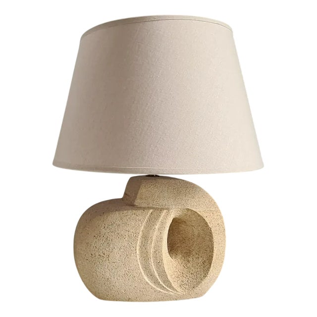 Mid-Century French Sculpture Lamp in White Stone in the style of Albert Tormos, France, 1960s For Sale