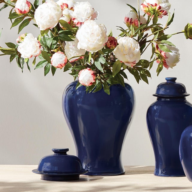 With a deep navy high gloss glaze, this lidded ginger jar is steeped in tradition. A perfect complement to the blue...