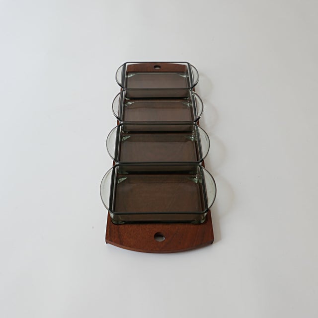 Set comprising 1 teak tray and 4 glass pieces