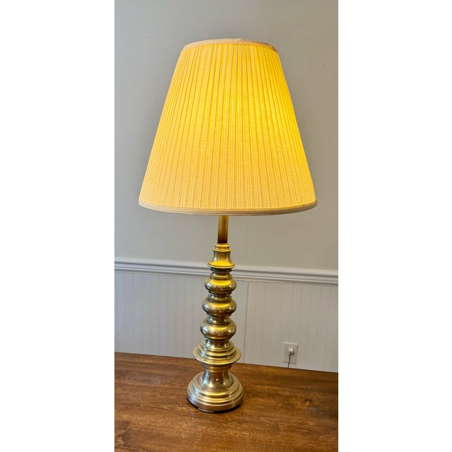 Metal Mid 20th Century Brass Toned Turned Lamp For Sale - Image 7 of 10