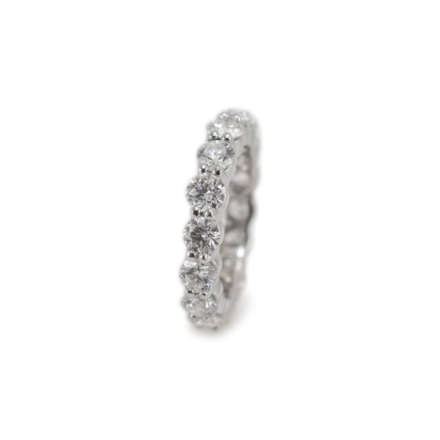 Modern Ladies 14k White Gold Full Eternity 2.93ct Diamond Wedding Band, Size 4 For Sale - Image 3 of 6