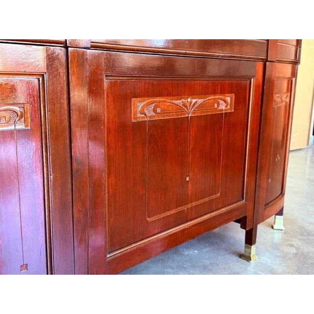 Art Deco Desk in Burl Walnut. Beautiful Desk with two faces. In one side you can use like a desk, with five drawers and...