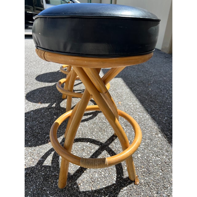 Mid-Century Modern 1950s Mid Century Rattan Swivel Spiral Leg Bar Stools - Set of 4 For Sale - Image 3 of 8