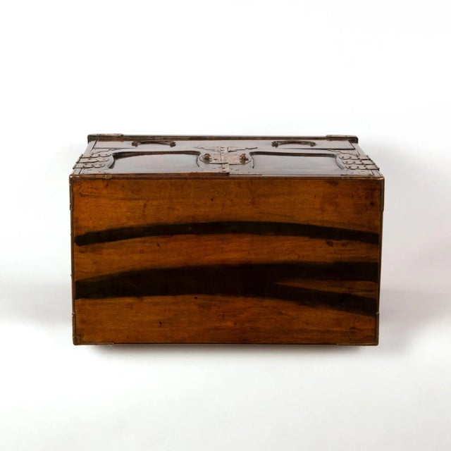 Early 20th Century Japanese Tansu Table Cabinet For Sale In San Francisco - Image 6 of 7