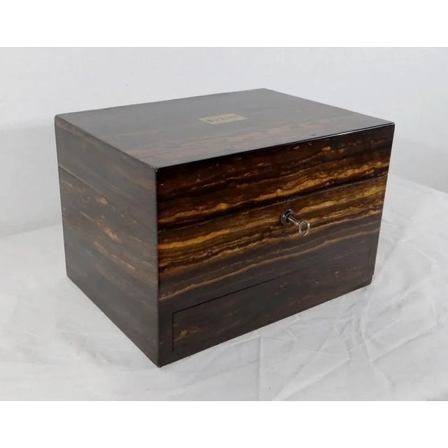 19th Century Wooden Toiletry Box from John Bagshaw & Sons, England For Sale - Image 3 of 18
