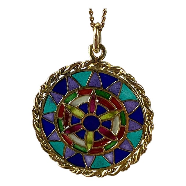 French Window Plique-À-Jour Pendant Medal in Enamel and 18 Karat Yellow Gold, 1930s For Sale