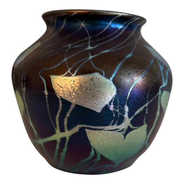 1920s In the Style of Tiffany Favrille Heart and Vine Art Glass Vase For Sale
