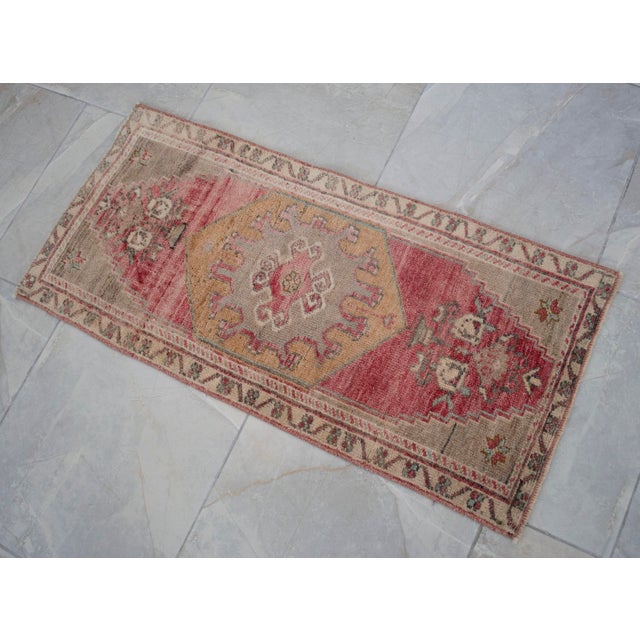 Vintage Turkish Small Rug Pink Beige Hand Knotted Turkish Accent Rug Door Mat 1'6"x3'1" For Sale - Image 10 of 13