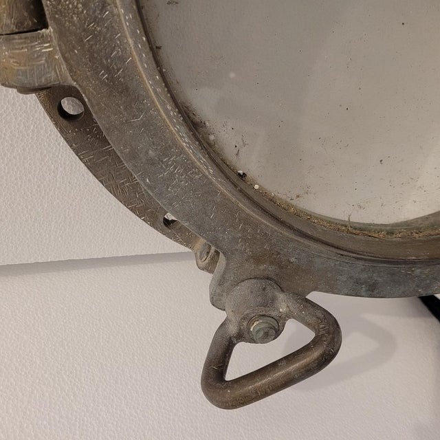 Ship's Porthole in Bronze, England, 1920s-1930s For Sale - Image 13 of 15