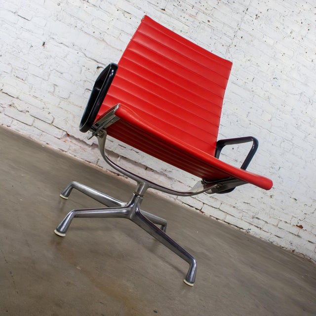 1989 MCM Aluminum Group Lounge Chair by Charles & Ray Eames for Herman Miller Stationary High Back 4 Star Aluminum Swivel Base For Sale - Image 6 of 18