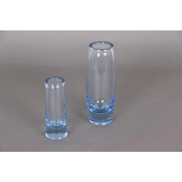 A set of 2 mouth-blown Holmegaard vases. Design by Per Lütken. Large vase: Height: 18 centimeters and diameter: 6.50...