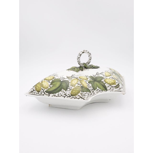 A restored Bar, Flight & Bar breakfast dish, circa 1810. Repaired cracks.
