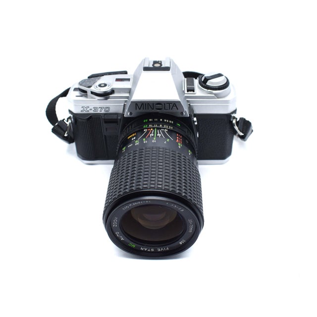 1980s 1980's Minolta X-370 35mm SLR Film Camera With Five Star 35-75mm MC Auto Zoom Lens - Japan For Sale - Image 5 of 11