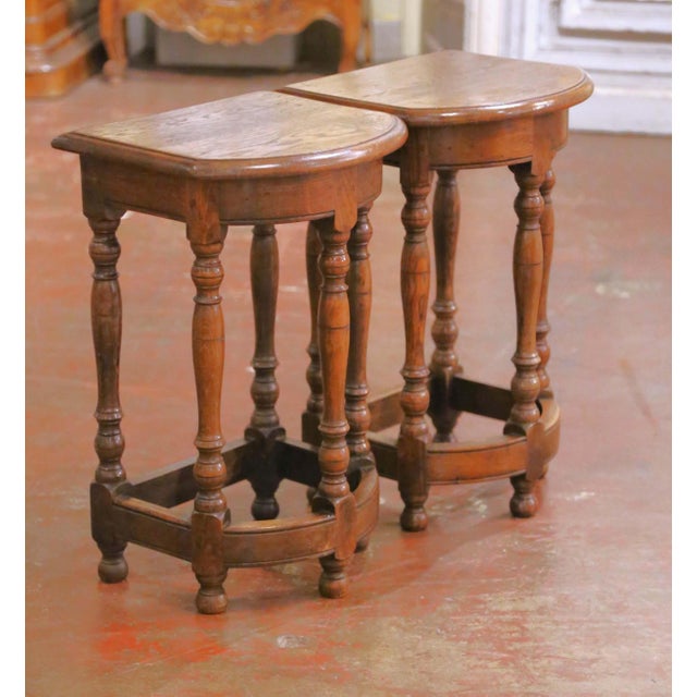 French Pair of Early 20th Century French Louis XIII Oak Bow-Front Side Tables For Sale - Image 3 of 11