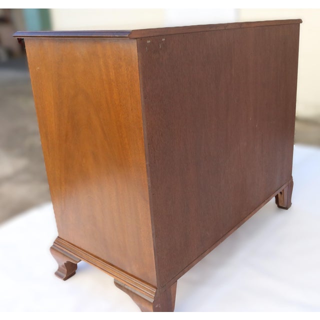 1980s 1980s Kindel Mahogany Block Front Chest of Drawers/Commode For Sale - Image 5 of 13